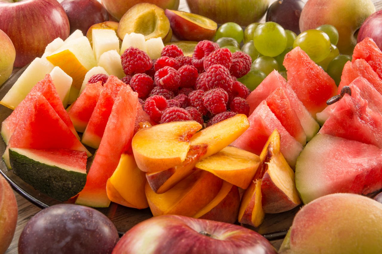 Dlaczego warto jeść owoce w pracy?