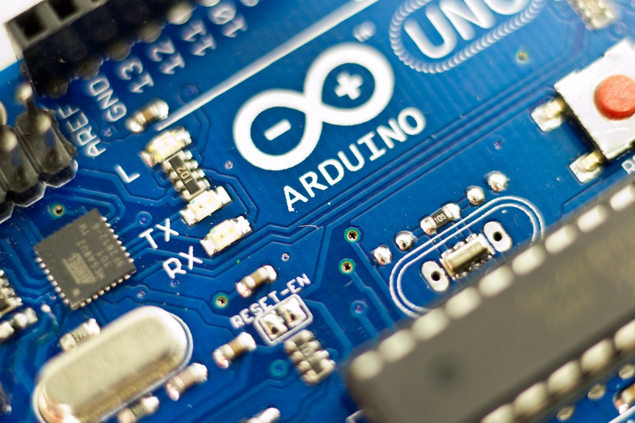 Arduino UNO – miniaturowe rozmiary i ogromne możliwości w jednym