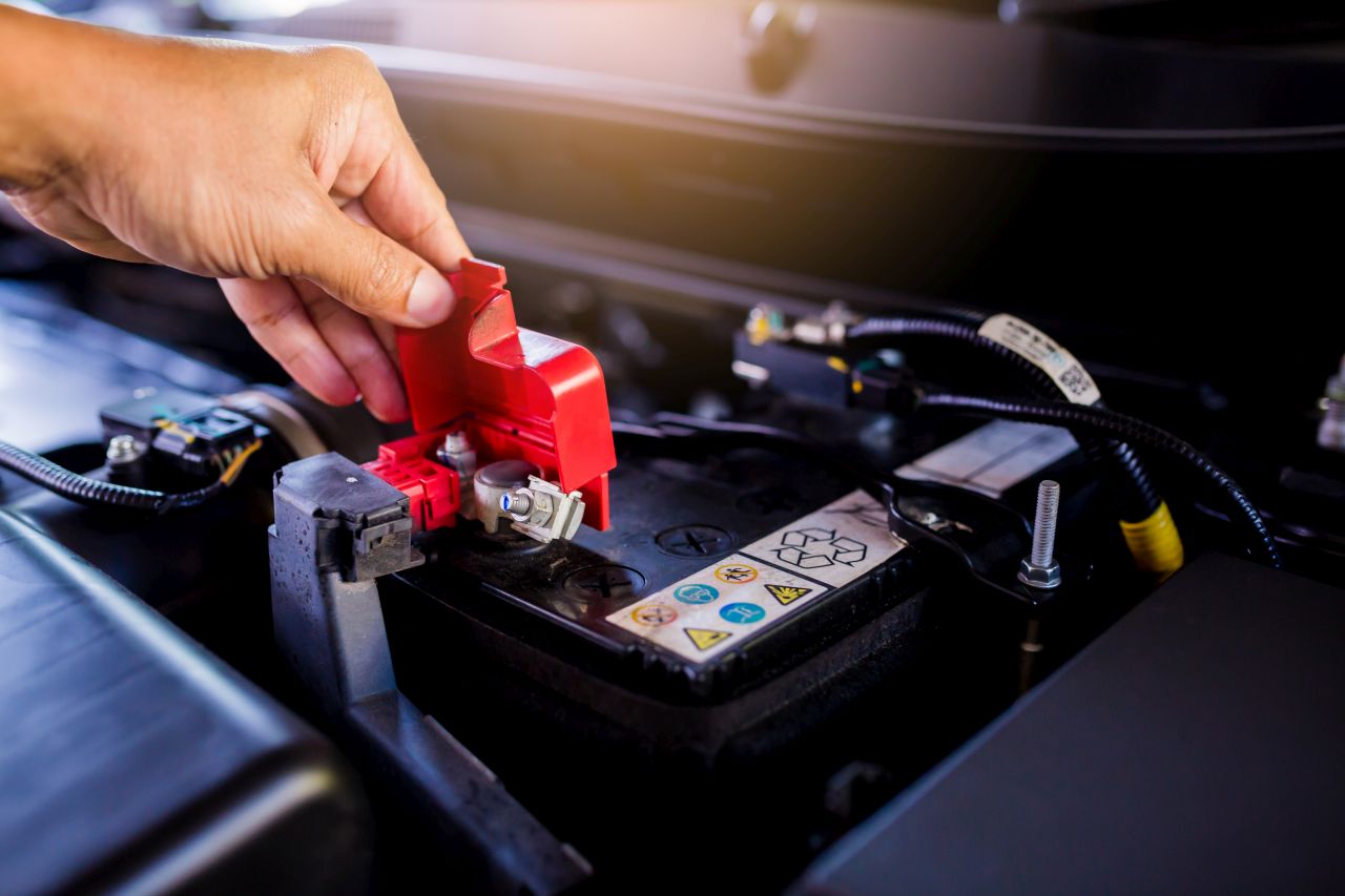 Kiedy należy się zaopatrzyć w nowy akumulator do samochodu?
