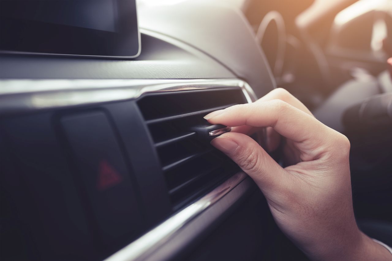 Jakich środków można użyć do samodzielnej naprawy klimatyzacji w samochodzie?