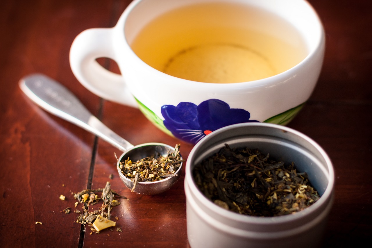 Korzyści zdrowotne płynące z picia zielonej herbaty liściastej